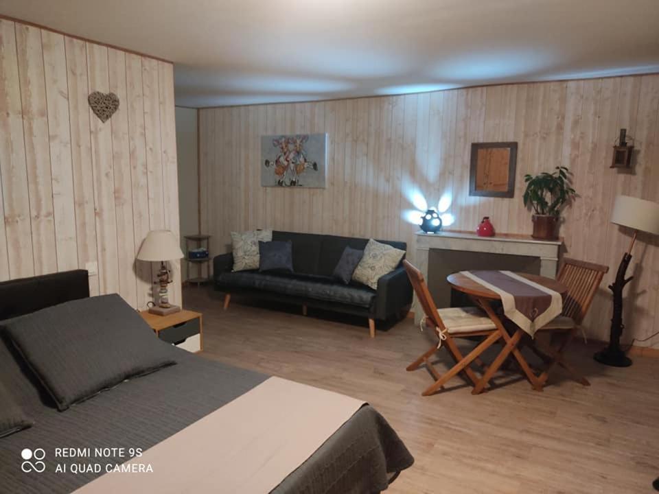La Pierre Trouée Chambre d'Hôtes Châteauneuf-de-Randon Exterior foto
