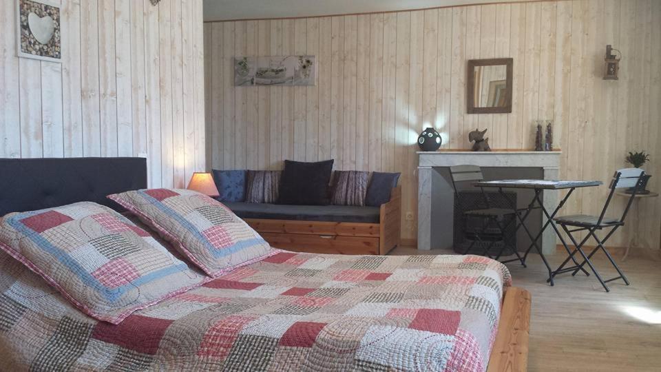 La Pierre Trouée Chambre d'Hôtes Châteauneuf-de-Randon Exterior foto