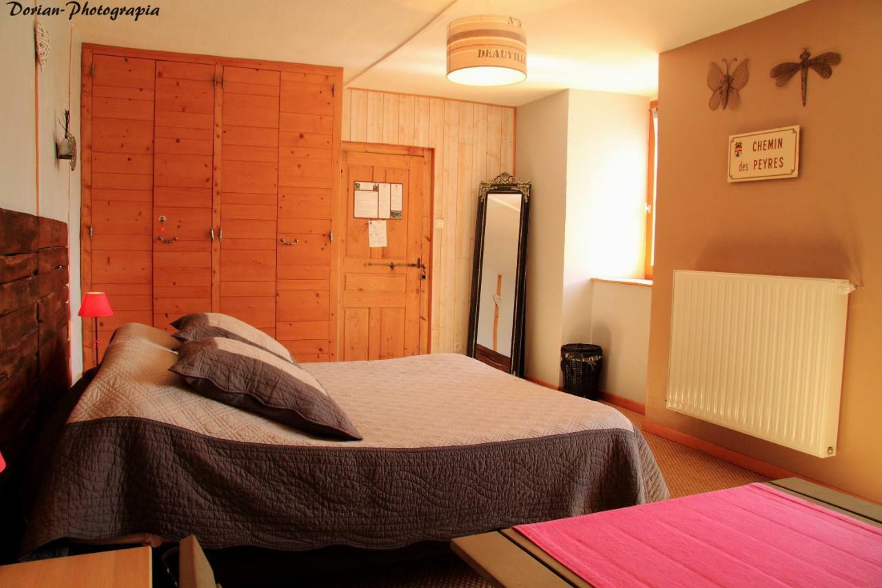 La Pierre Trouée Chambre d'Hôtes Châteauneuf-de-Randon Exterior foto